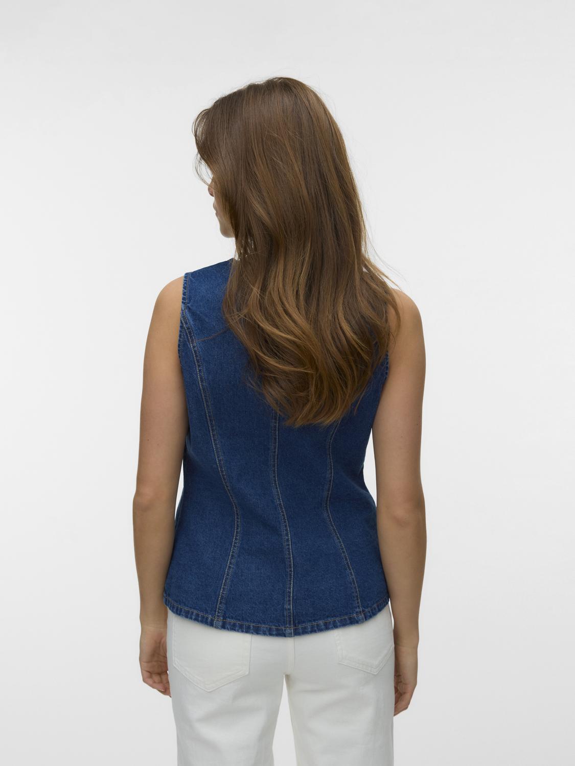 model_shot-back